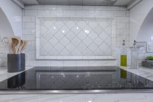 white backsplash in subway tile with accent pannel
