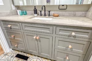 bathroom in en suite with orange and cream colored knobs